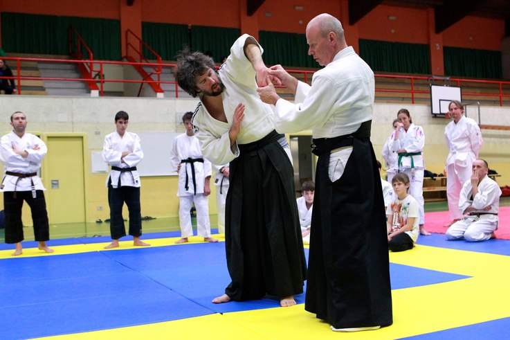 386608_568525703160894_1682198763_n