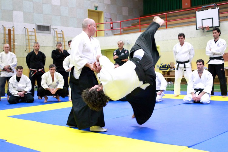 553230_568525733160891_741599828_n